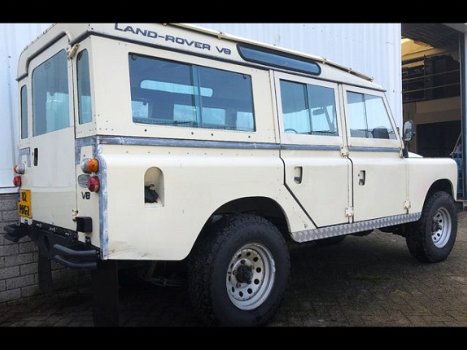 Land Rover 109 - 3.5 Stage One - 1