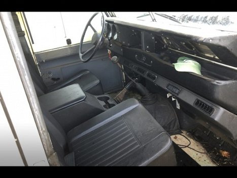 Land Rover 109 - 3.5 Stage One - 1