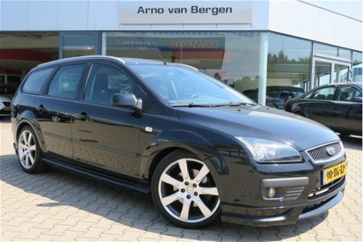 Ford Focus Wagon - 2.0 Futura + Styling pakket, DVD speler, airco, cruisecontrol, trekhaak etc - 1