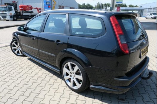 Ford Focus Wagon - 2.0 Futura + Styling pakket, DVD speler, airco, cruisecontrol, trekhaak etc - 1