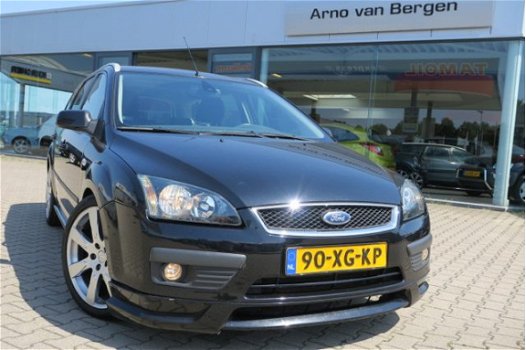 Ford Focus Wagon - 2.0 Futura + Styling pakket, DVD speler, airco, cruisecontrol, trekhaak etc - 1