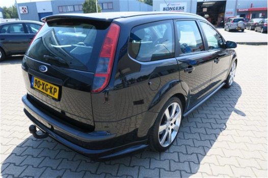 Ford Focus Wagon - 2.0 Futura + Styling pakket, DVD speler, airco, cruisecontrol, trekhaak etc - 1