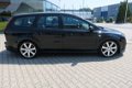 Ford Focus Wagon - 2.0 Futura + Styling pakket, DVD speler, airco, cruisecontrol, trekhaak etc - 1 - Thumbnail