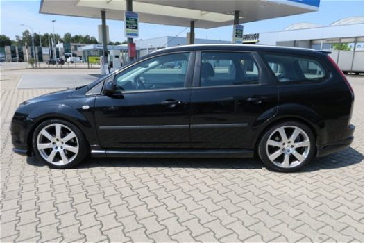 Ford Focus Wagon - 2.0 Futura + Styling pakket, DVD speler, airco, cruisecontrol, trekhaak etc - 1