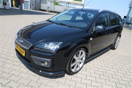 Ford Focus Wagon - 2.0 Futura + Styling pakket, DVD speler, airco, cruisecontrol, trekhaak etc - 1