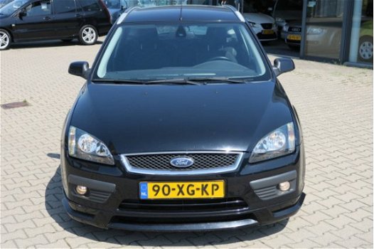 Ford Focus Wagon - 2.0 Futura + Styling pakket, DVD speler, airco, cruisecontrol, trekhaak etc - 1