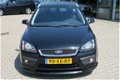 Ford Focus Wagon - 2.0 Futura + Styling pakket, DVD speler, airco, cruisecontrol, trekhaak etc - 1 - Thumbnail