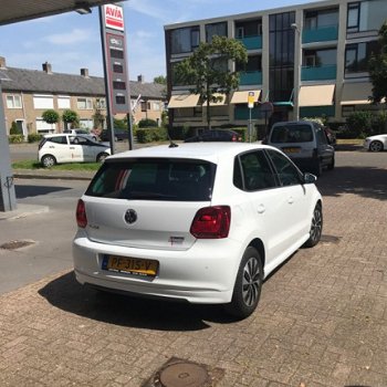 Volkswagen Polo - 1.0 BlueMotion Edition navigatie / airco / cruise / getinte ramen achter / lm velg - 1