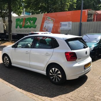 Volkswagen Polo - 1.0 BlueMotion Edition navigatie / airco / cruise / getinte ramen achter / lm velg - 1