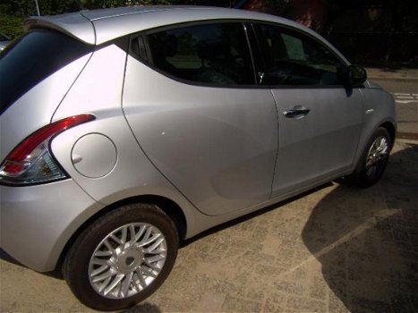 Lancia Y(psilon) - 0.9 TwinAir Silver Plus - 1