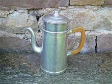 Vintage koffiekan van aluminium