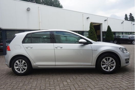 Volkswagen Golf - 1.0 TSI 115pk Trendline 5drs | Navi | Airco | Cruise | Lm velgen - 1