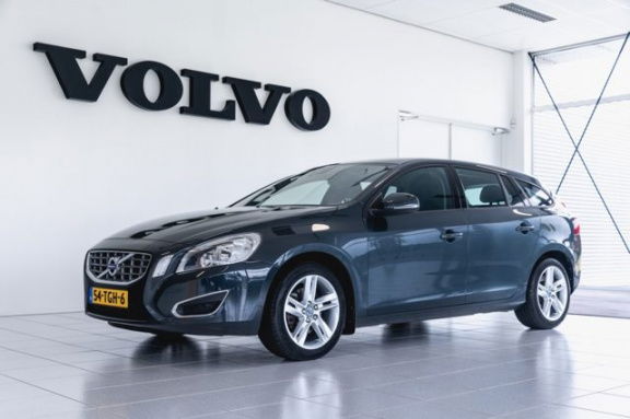 Volvo V60 - T3 Kinetic, Business Pack Pro, Family Line - nr. 1