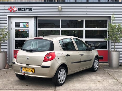 Renault Clio - 1.2-16V Business Line 5-deurs / airco - 1