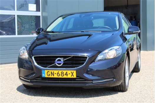 Volvo V40 - 2.0 D2 Momentum Business (120pk) Navi /Climat /Cruise /Elek. pakket /Audio premium /Blue - 1