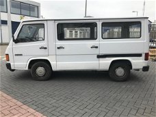 Mercedes-Benz Bestelwagen - 100 D kort Twee schuifdeurs en rondom glas