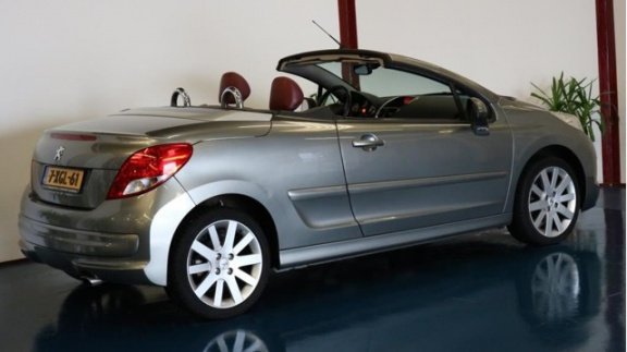 Peugeot 207 CC - 1.6 VTi Griffe Lederen bekleding/Cruis controle/Nieuw apk/Nette auto - 1