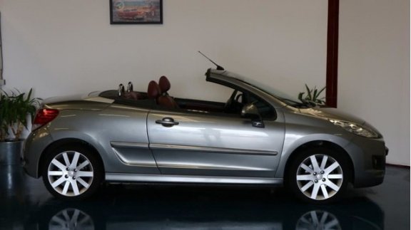 Peugeot 207 CC - 1.6 VTi Griffe Lederen bekleding/Cruis controle/Nieuw apk/Nette auto - 1