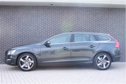 Volvo V60 - 2.4 D6 AWD Plug-In Hybrid Summum | Incl btw | OnCall | Schuif/kanteldak | - 1