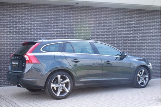 Volvo V60 - 2.4 D6 AWD Plug-In Hybrid Summum | Incl btw | OnCall | Schuif/kanteldak | - 1