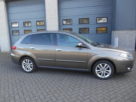 Fiat Croma - 1.9 JTD Corporate Premium (climate control - cruise control - multimedia voorb. -mistla - 1