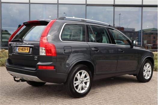 Volvo XC90 - 2.4 D5 Momentum | Stoelverwarming | Schuifdak | Navigatie | Trekhaak - 1