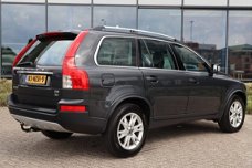 Volvo XC90 - 2.4 D5 Momentum | Stoelverwarming | Schuifdak | Navigatie | Trekhaak