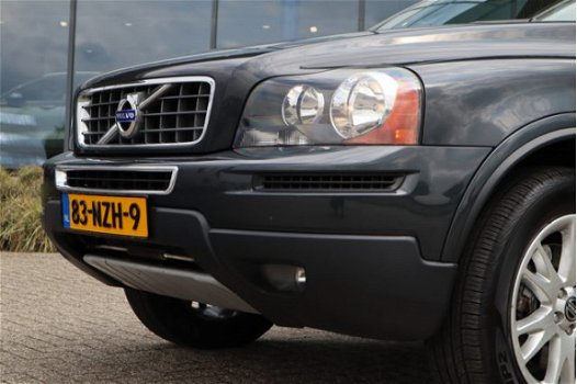 Volvo XC90 - 2.4 D5 Momentum | Stoelverwarming | Schuifdak | Navigatie | Trekhaak - 1