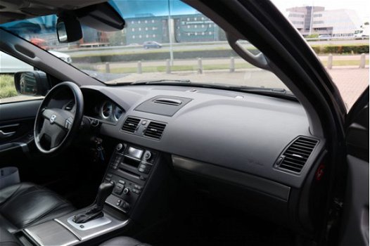Volvo XC90 - 2.4 D5 Momentum | Stoelverwarming | Schuifdak | Navigatie | Trekhaak - 1