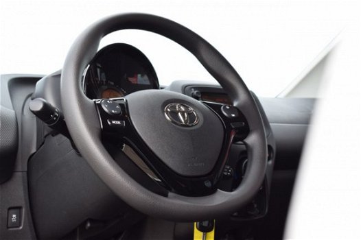 Toyota Aygo - 1.0 VVT-i x-fun 5-deurs 72pk | Airco | Bluetooth connectiviteit | - 1