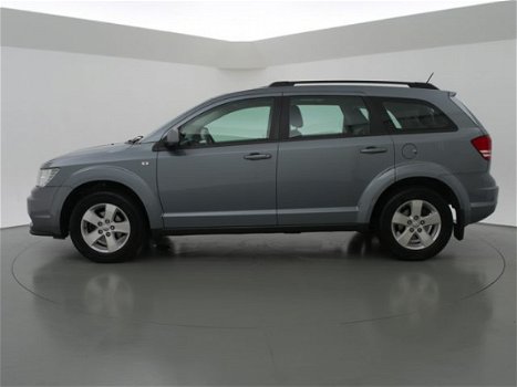 Dodge Journey - 2.0 CRD SXT AUT. 7 PERSOONS + NAVIGATIE / CAMERA / TREKHAAK - 1