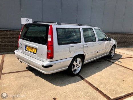 Volvo V70 - 2.5 Exclusive Comfort - 1