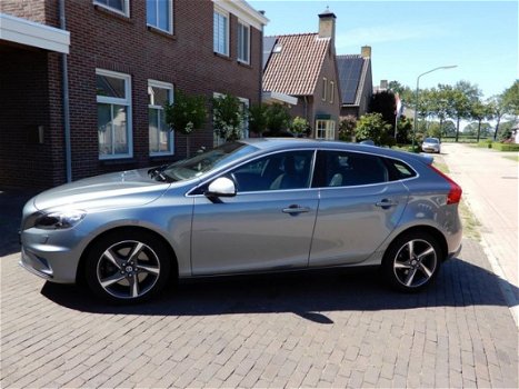 Volvo V40 - 2.0 D3 Summum - 1