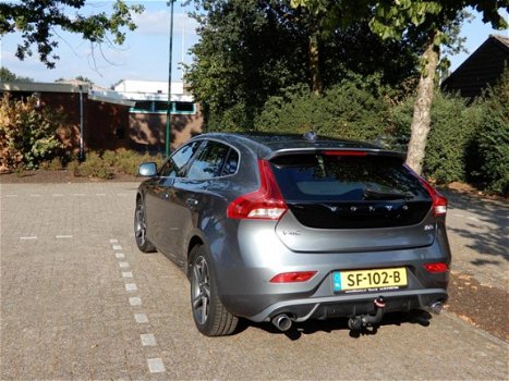 Volvo V40 - 2.0 D3 Summum - 1