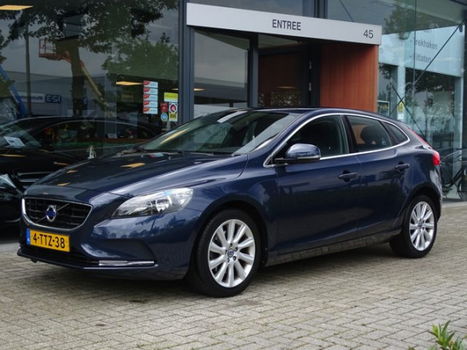 Volvo V40 - 1.6 T2 Momentum Navigatie Bluetooth PDC etc - 1