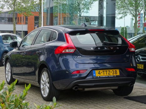 Volvo V40 - 1.6 T2 Momentum Navigatie Bluetooth PDC etc - 1