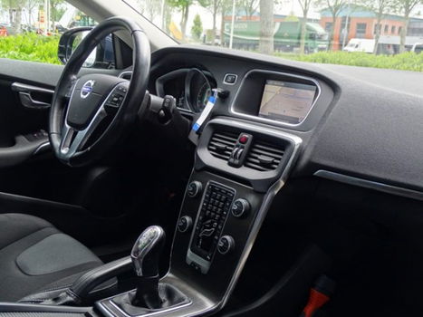 Volvo V40 - 1.6 T2 Momentum Navigatie Bluetooth PDC etc - 1