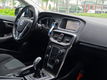 Volvo V40 - 1.6 T2 Momentum Navigatie Bluetooth PDC etc - 1 - Thumbnail