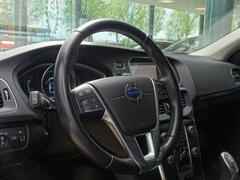 Volvo V40 - 1.6 T2 Momentum Navigatie Bluetooth PDC etc - 1