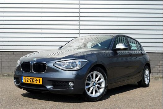 BMW 1-serie - 114i Upgrade Edition RIJKLAAR PRIJS-GARANTIE Leder interieur Navigatie Xenon - 1