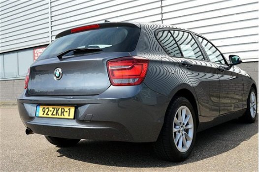 BMW 1-serie - 114i Upgrade Edition RIJKLAAR PRIJS-GARANTIE Leder interieur Navigatie Xenon - 1