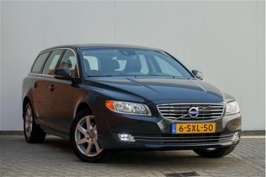 Volvo V70 - 2.0 D3 Momentum 2014 Automaat Trekhaak Navi Leder - 1