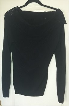 Heerlijk zachte zwarte trui met boothals en glimsteentjes - 2