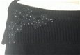 Heerlijk zachte zwarte trui met boothals en glimsteentjes - 4 - Thumbnail