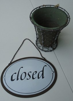 CLOSED METALEN PLAAT MET KETTING - 2