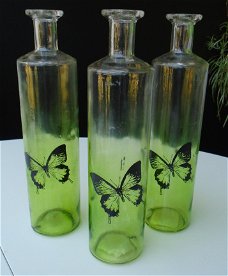 FLES GLAS MET VLINDER GROENE LOOK 2 stuks 29 x 7 cm NIEUW.