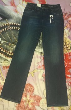Donkerblauwe Guess sexy straight jeans *gloednieuw met kaartjes*