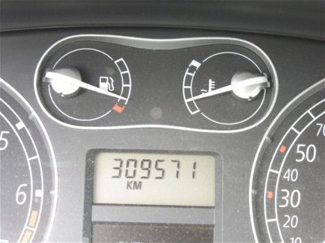 Renault Laguna - 2.0-16V T Privilège /bj2005/airco/boekjes/navi/zie foto kl.schade - 1