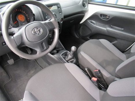Toyota Aygo - 1.0 VVT-i x-now, 5-Deurs / Led / Airconditioning - 1