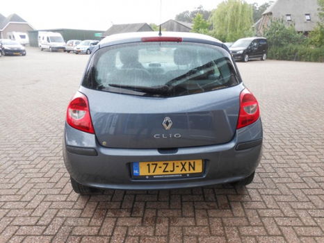 Renault Clio - 1.2-16V Special Line - 1